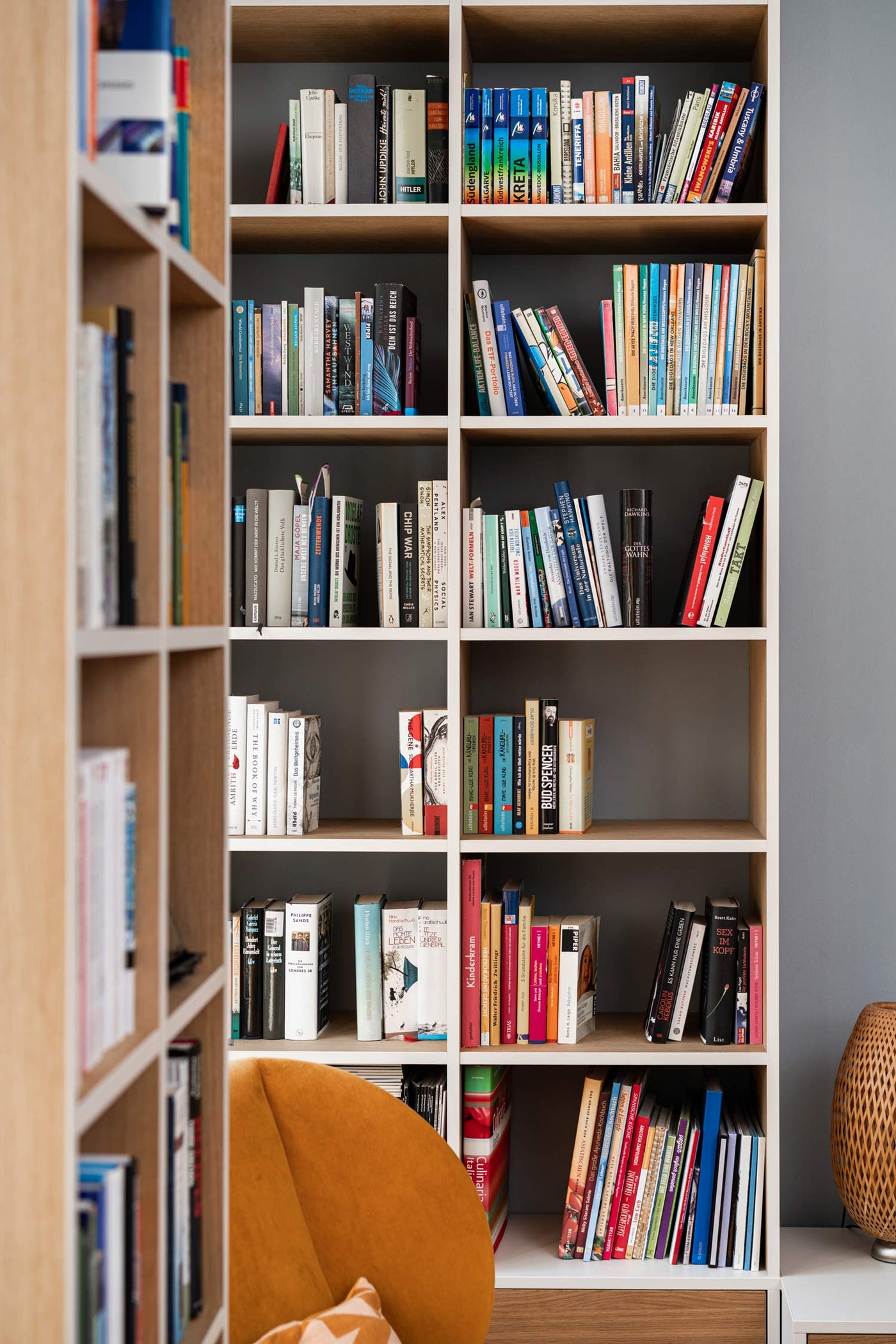Bücherregal