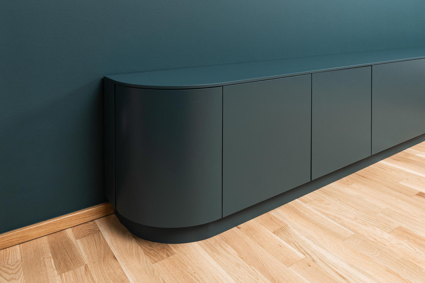 Seamless Curve: Das Sideboard als Skulptur der Symmetrie