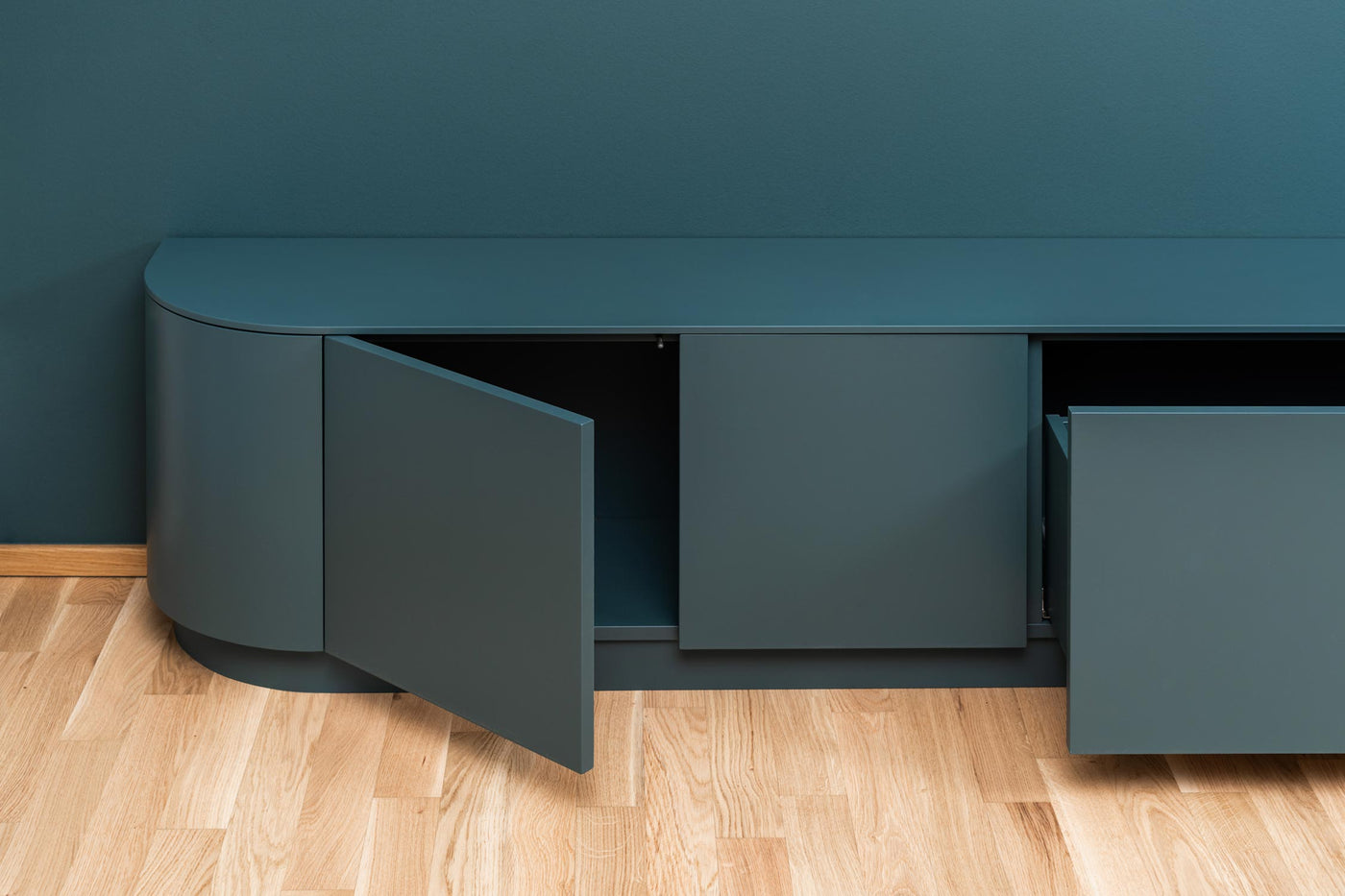 Seamless Curve: Das Sideboard als Skulptur der Symmetrie