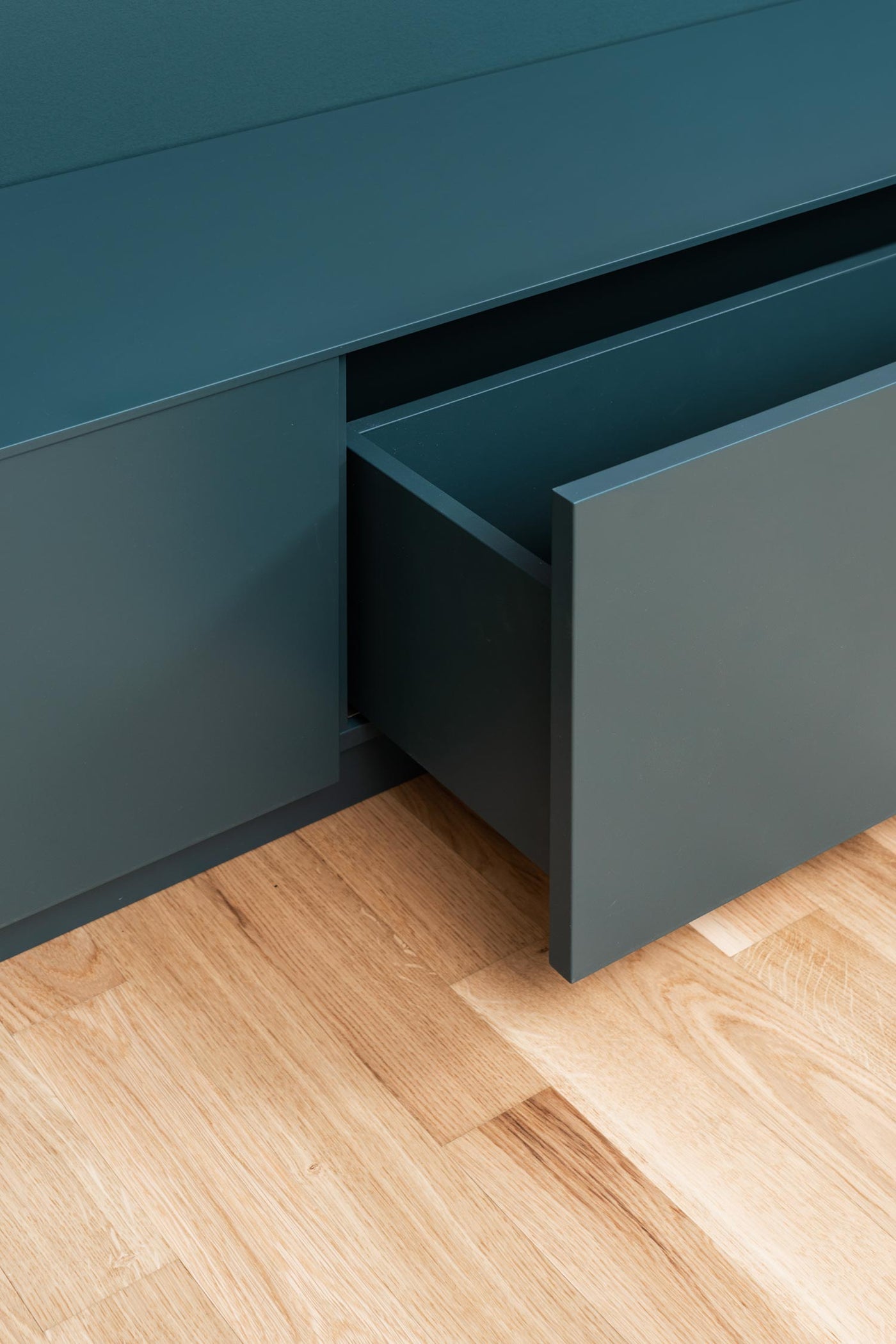 Seamless Curve: Das Sideboard als Skulptur der Symmetrie